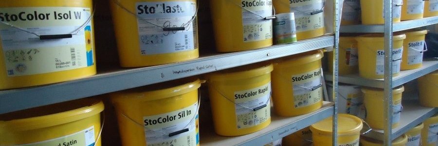 Sto Farbeimer im Materiallager